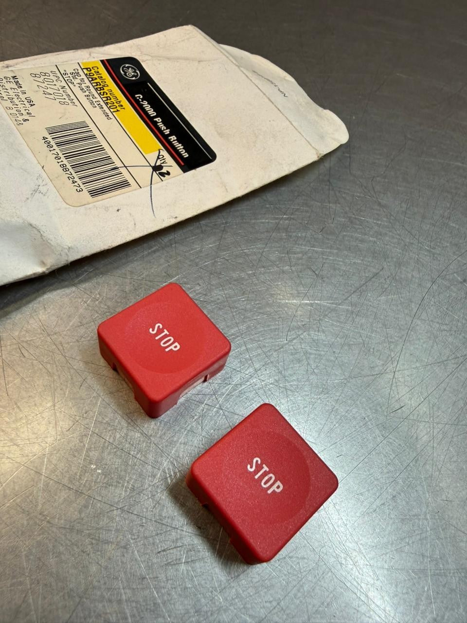 Ge P9ARBSR201 C-2000 Caps for Stop Push Button - Lot of 2 Und (7.3.2)