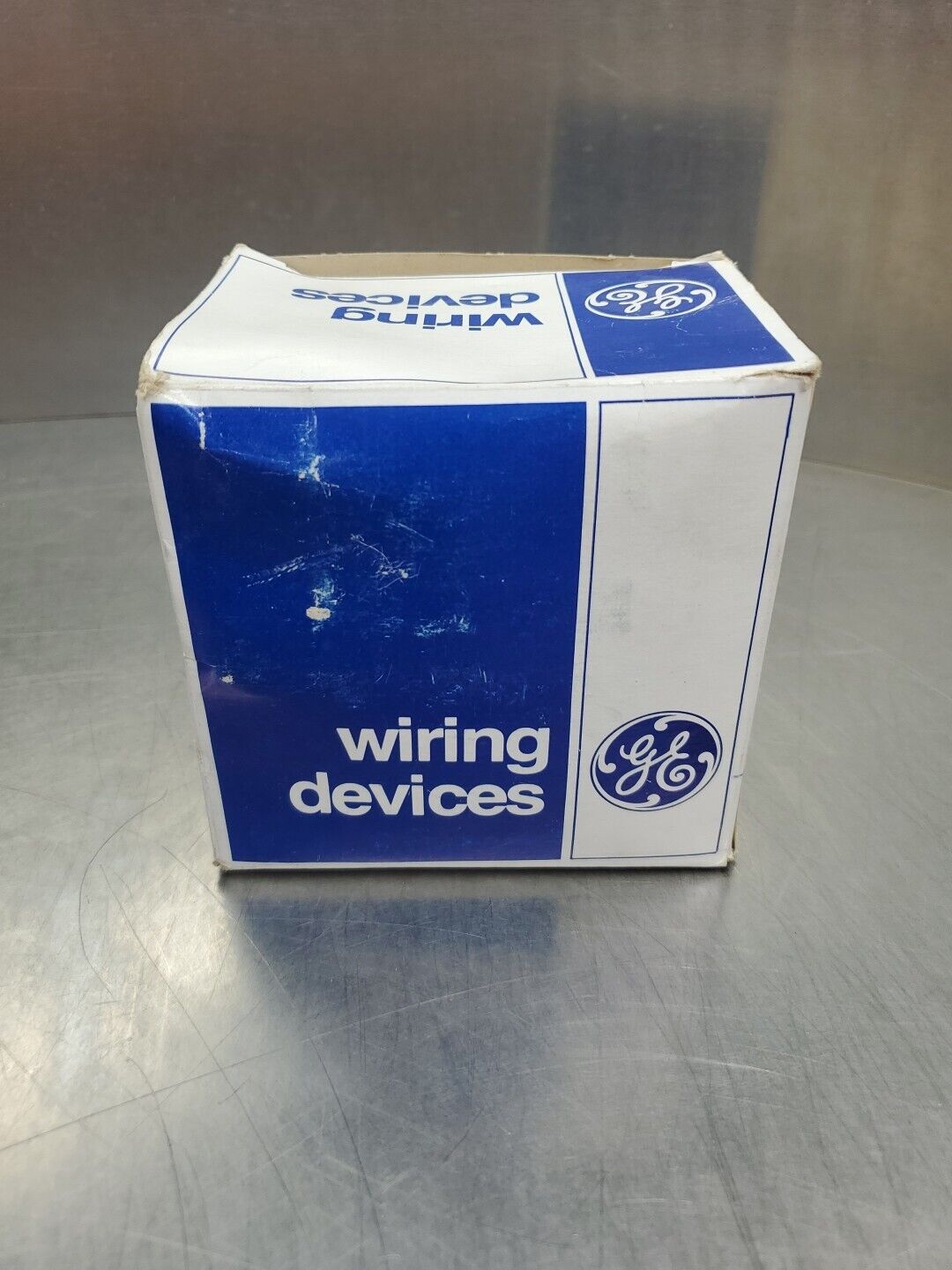 GE ALF812-03 Fluorescent Lamp Holder, 660W, 600V, Lot of 10. 4B-37