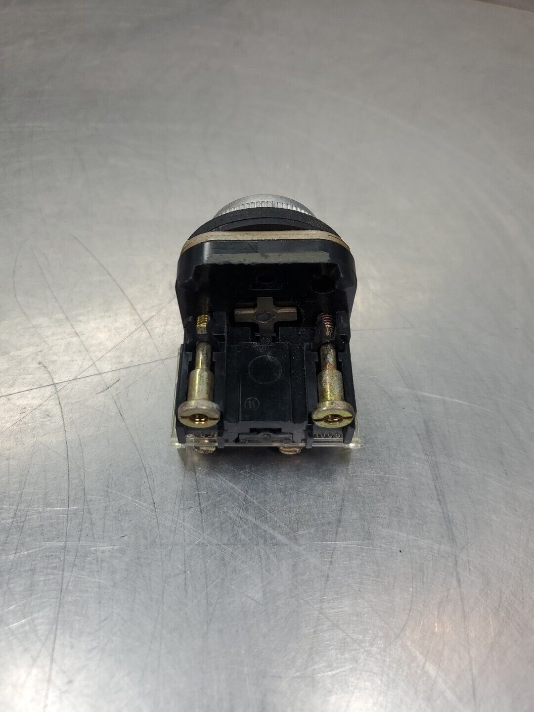 ALLEN BRADLEY 800T-A2 Ser B Black Pushbutton Switch w/1 Contact. 4D-8