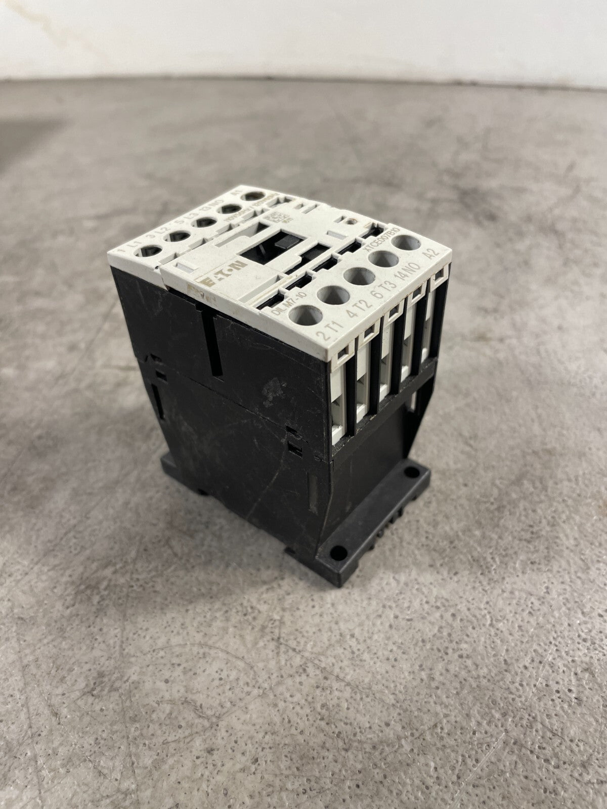 Eaton DILM7-10 XTCE007B10 3-Pole 120V 60HZ IEC Contactor @3.3.5