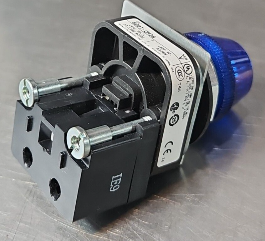 Allen Bradley 800T-QH2B Ser V blue with 800TC-N374/A loc4B19