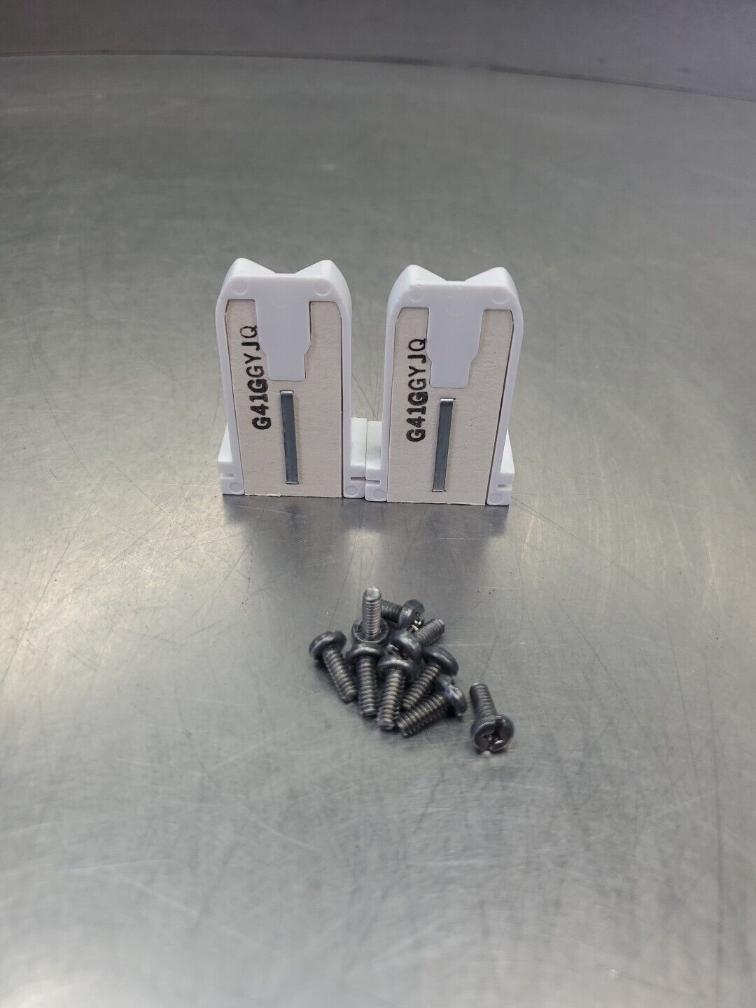 Leviton G41GGYJQ Fluorescent Bulb Mounting Terminal Set w/screw. 5E-29