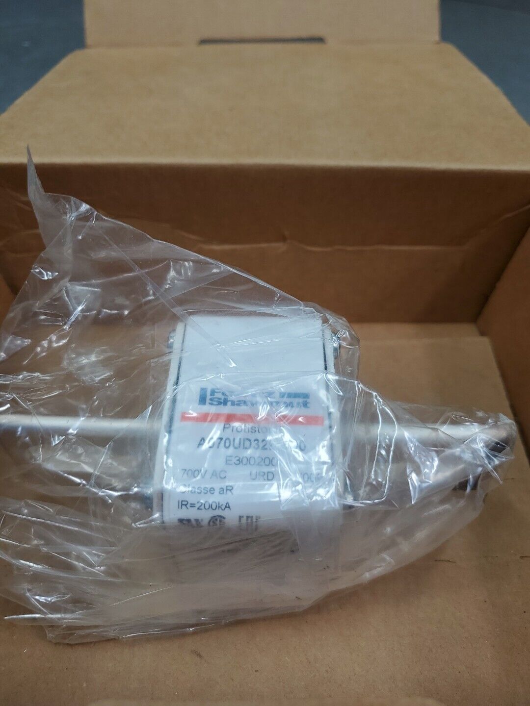 Mersen E300200 Protistor Semiconductor Fuse, (A070URD32KI0700) 700V 700A. 4C-34