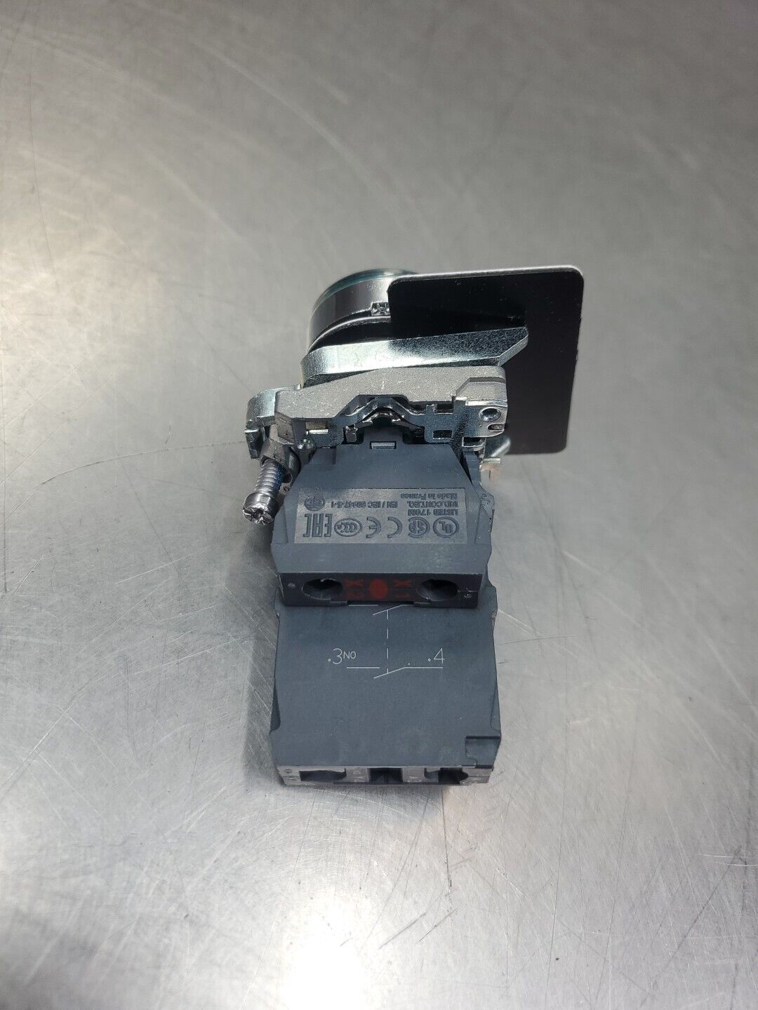 Schneider Electric ZBE-203/ZBV-B4 LED Momentary Switch, Green. 4A-32