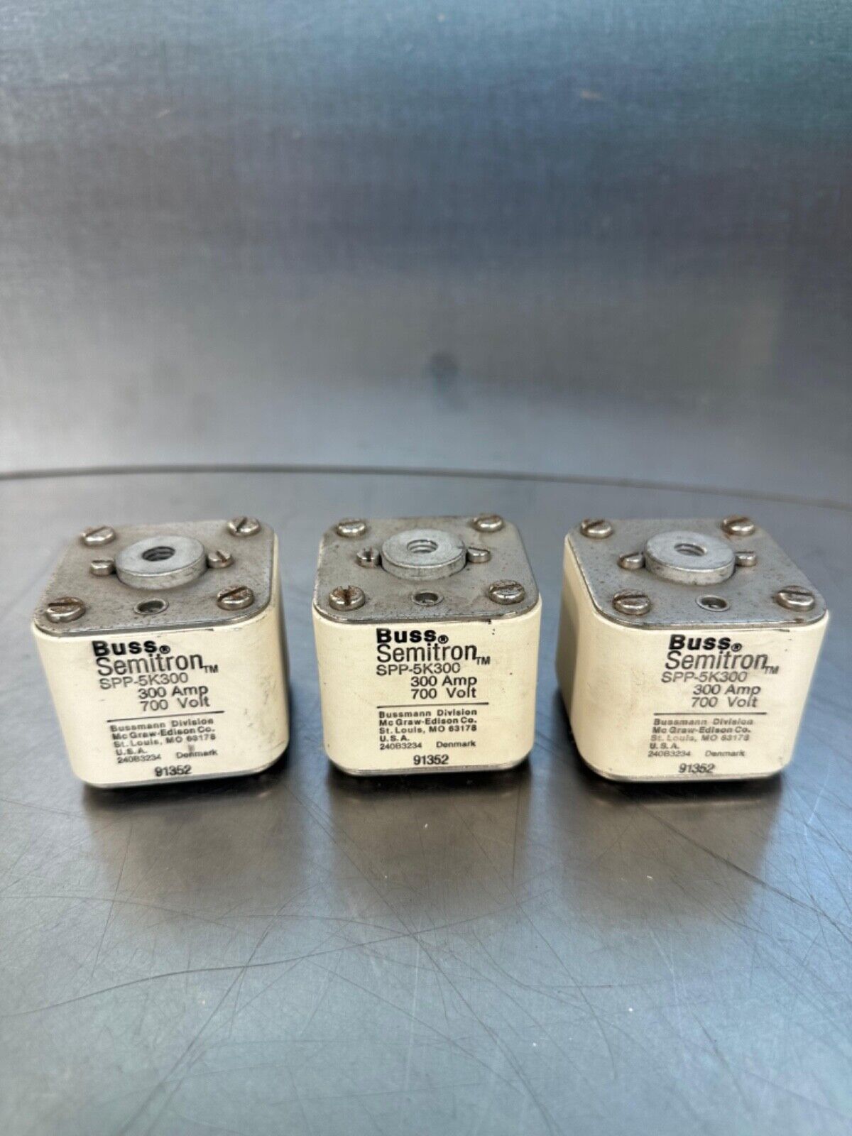 Bussmann Semitron Fuse SPP-5K300 300Amp 700V (4B-31)