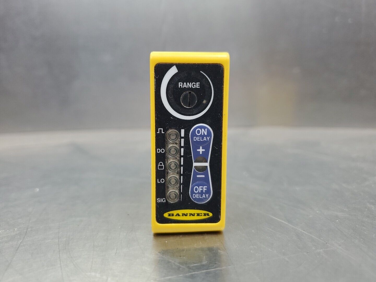 Banner Q60VR3AFV1000Q1 Photoelectric Sensor, 24-250VAC/12-250VDC. 5E-35