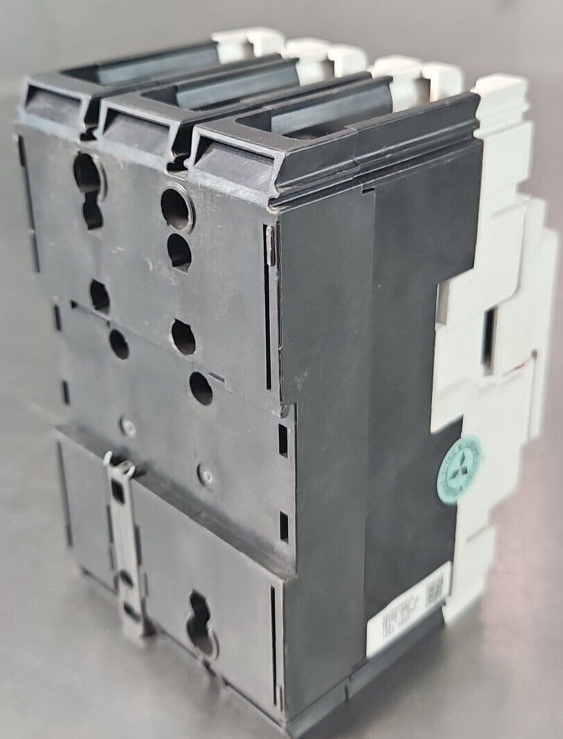 Mitsubishi NV100-HRU3015 Circuit Breaker 15A loc4B9