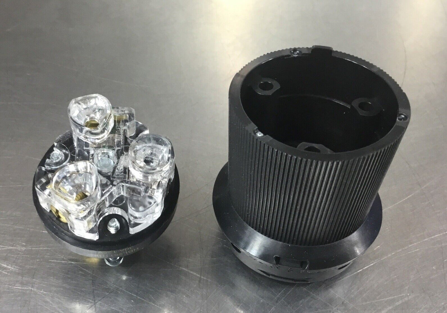 HUBBELL HBL2611BK TWIST-LOCK PLUG, 30A 125V 2P 3W GROUNDING 4E-36