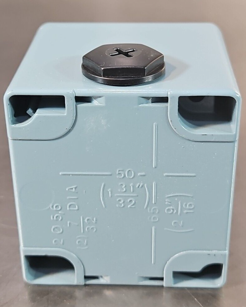 SCHNEIDER ELECTRIC XAPM1601 Control Station Enclosure loc4B12