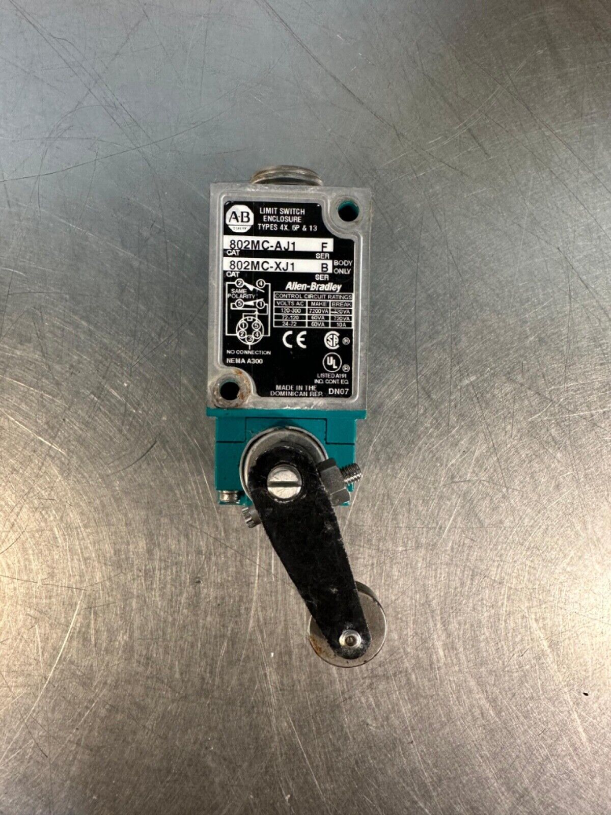 Allen Bradley 802MC-AJ1 /F With 802MC-AX / Operador Head (5E-27)