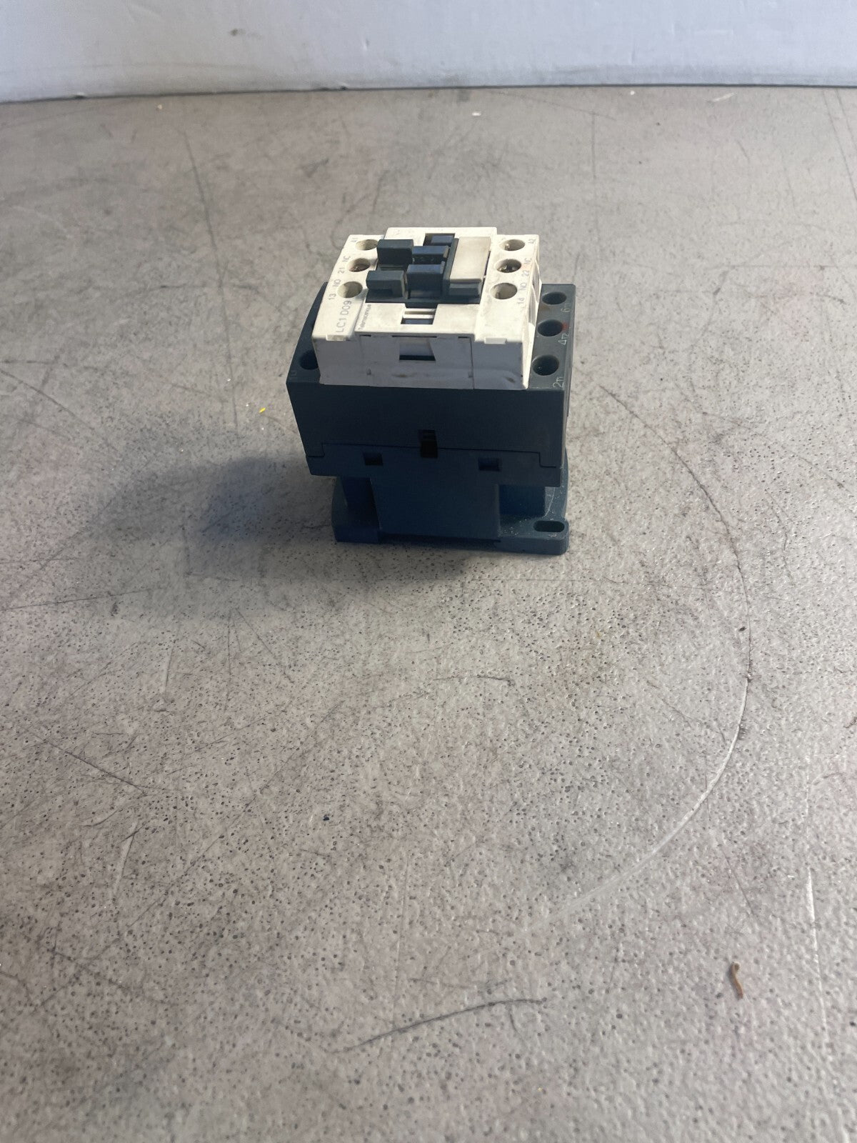 Schneider Electric LC1D09 3 Poles 120V AC 9A Reversing IEC Magnetic Contact @1D