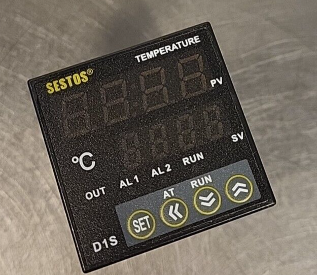 Sestos D1S-2R-24 S/N 5538 Temperature controller D1S-2R-24 (BIN 4.5.4)