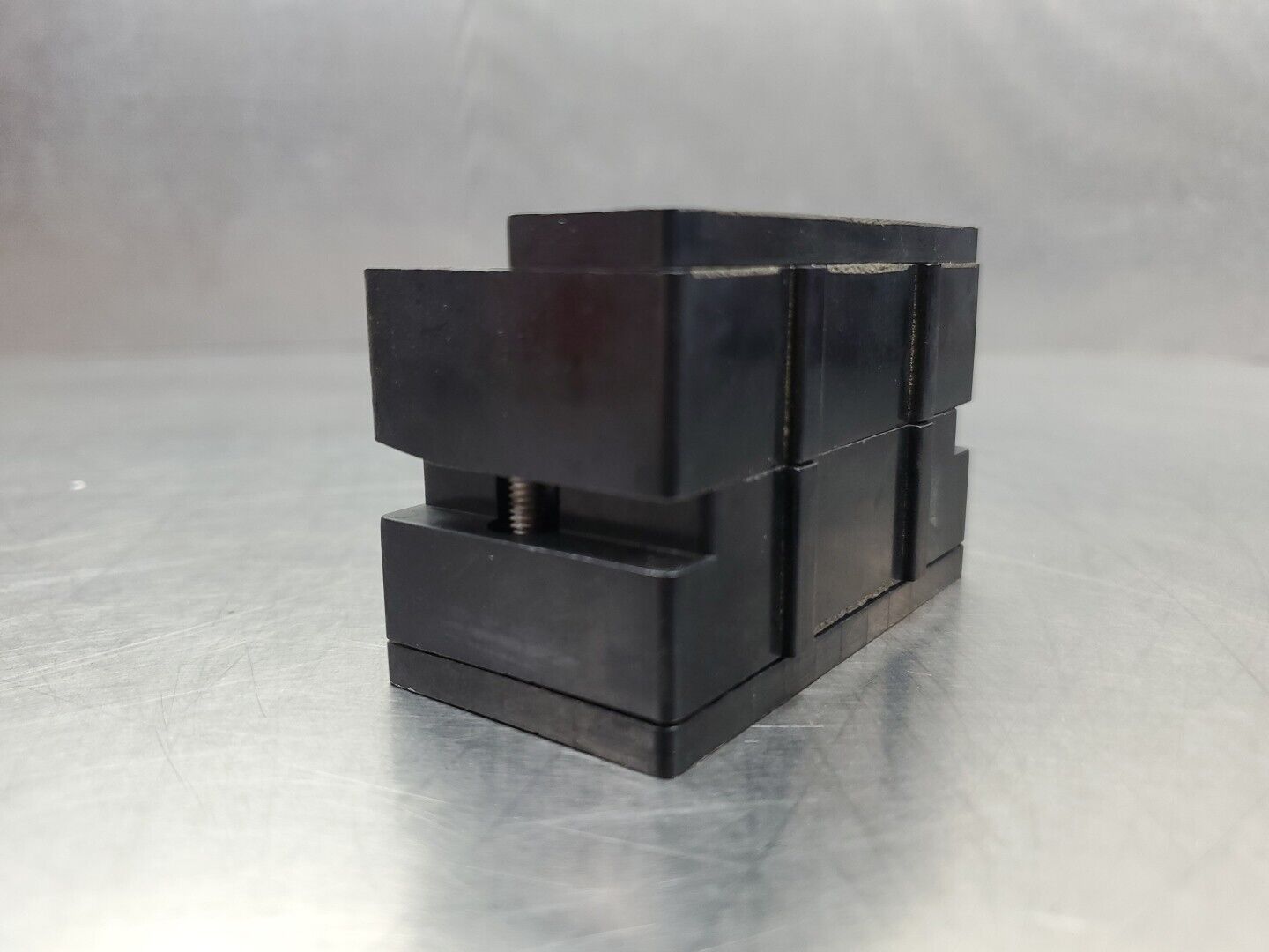 Allen-Bradley 1492-DA8-4 Terminal Block w/3-Pole Base, 600V. 4C-28