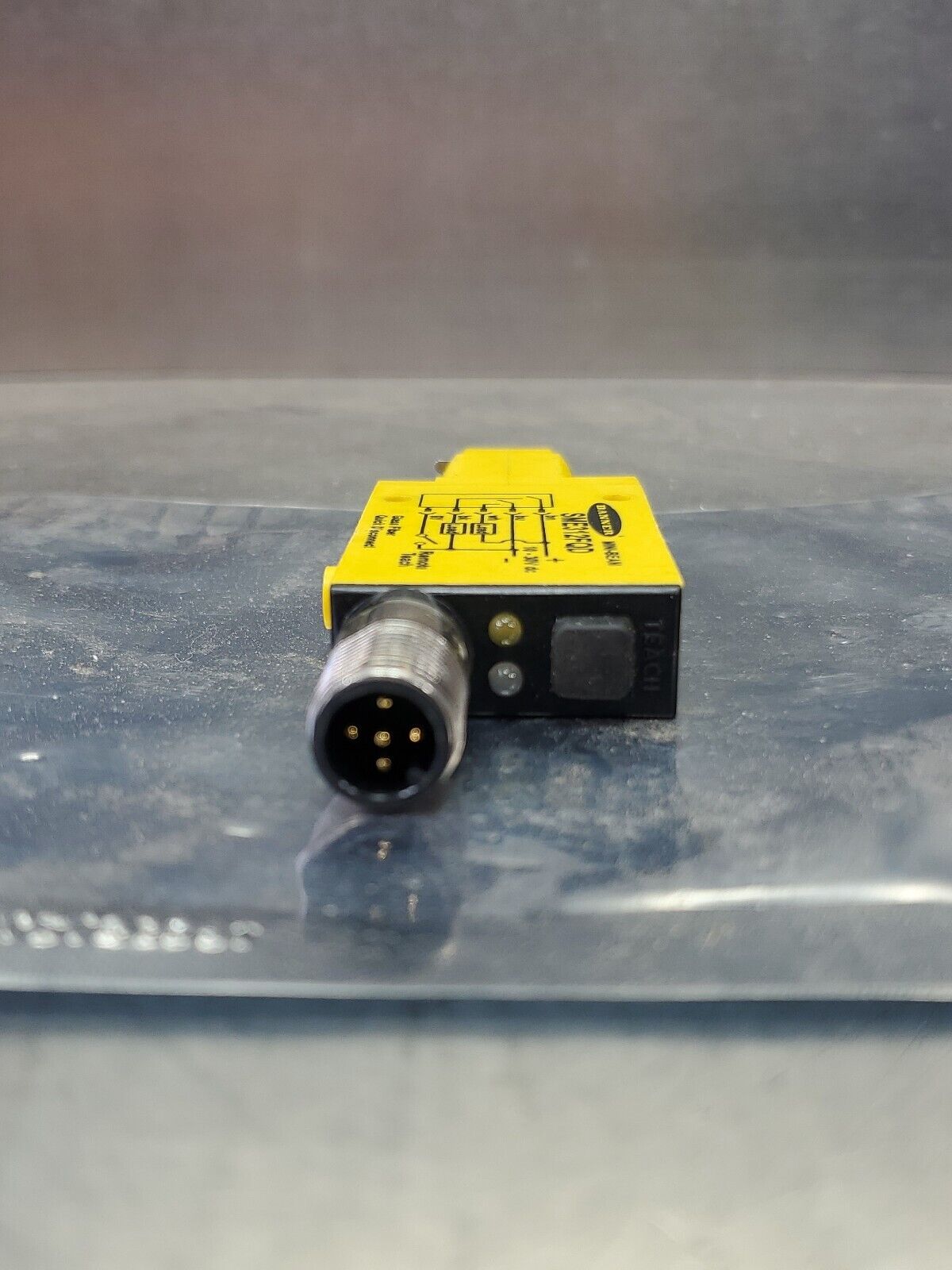 Banner SME312FQD MINI-BEAM Photoelectric Sensor; 10-30VDC. 5E-34/3