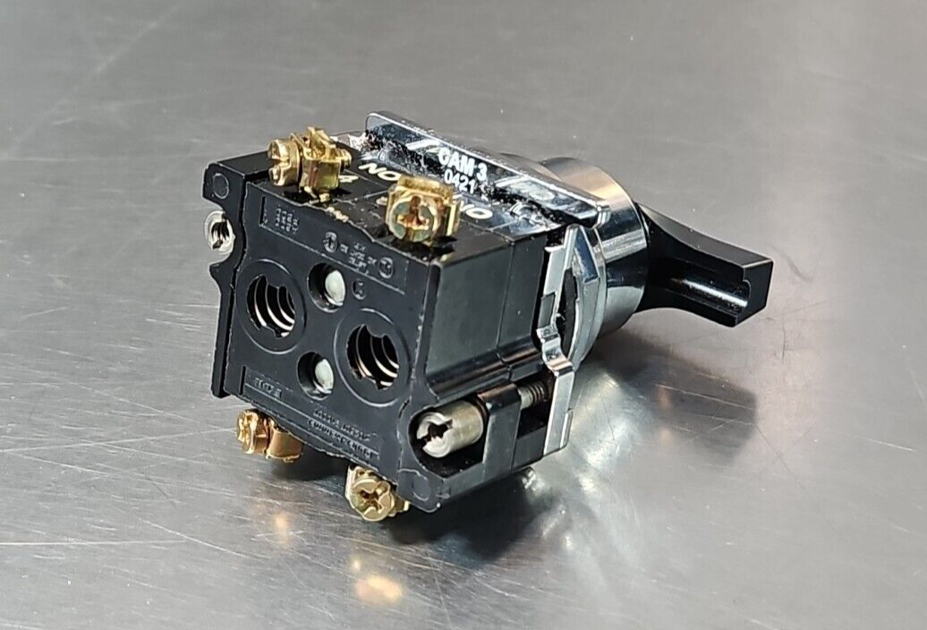 Eaton 10250T21LB Ser B1 Selector switch 3 position maint. Loc4E35