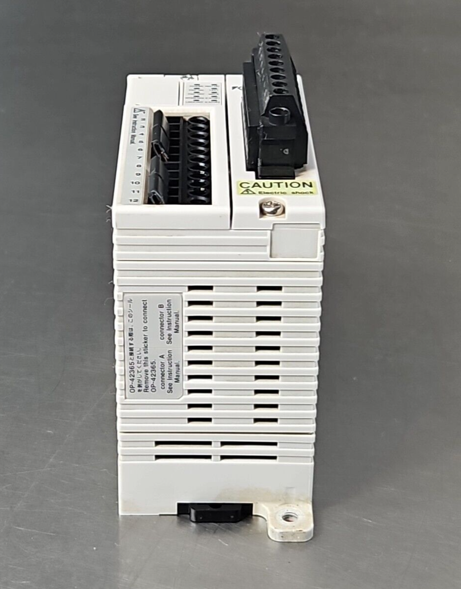 Keyence SL-R11 Safety Control Unit 24 VDC 150mA (BIN4.4.4)