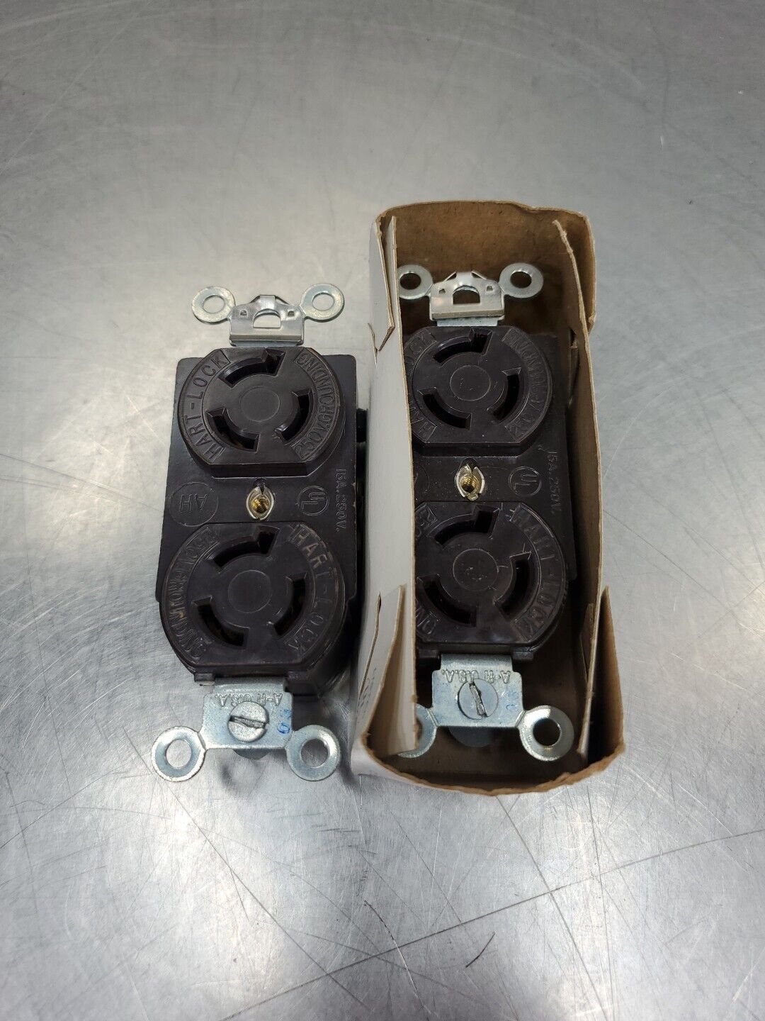 Arrow Hart 4700 Locking Receptacle, 15A 125V, 2P, 3W, Lot of 2. 4B-37