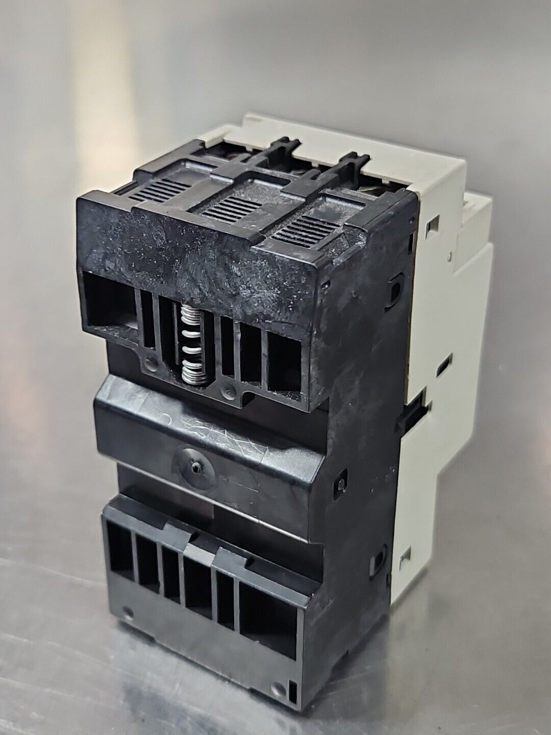 Telemecanique GV2-M04 Motor Circuit Breaker loc4E20