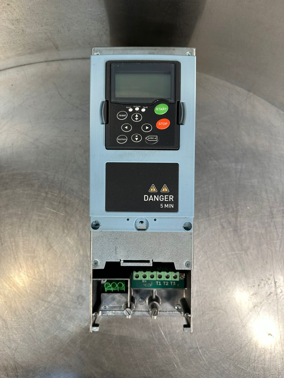 Eaton SVX015A2-4A1B1 Nema Type 12 (5.6.2)