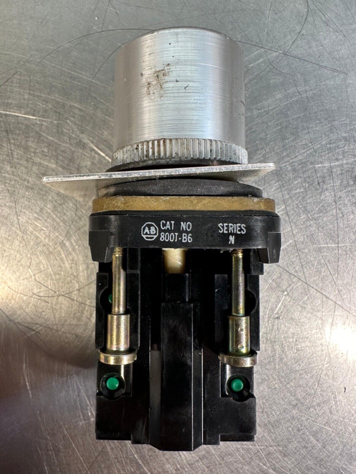 Ma-856 Allen Bradley - Red Pushbutton 800T-B6 Ser. N (4c-40)