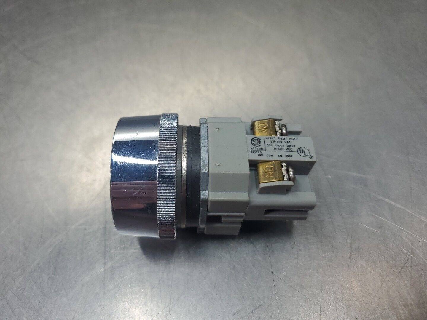 Idec BST-010 Green Plunger Switch. 4E-36