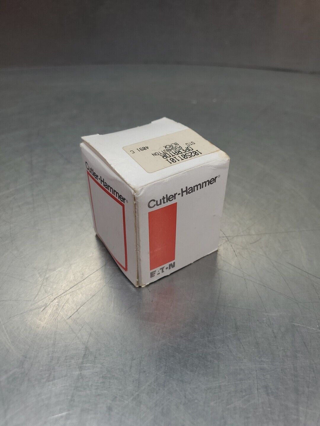 EATON/CUTLER-HAMMER 10250T101 BLACK PUSHBUTTON, OPERATOR. 4D-42