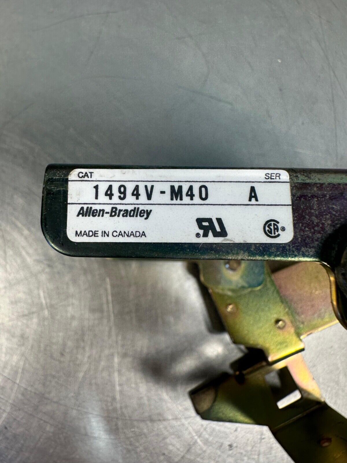Ma-598 Allen Bradley 1494V-M40 SER. A Breaker Disconnect Mechanism (4E-19)