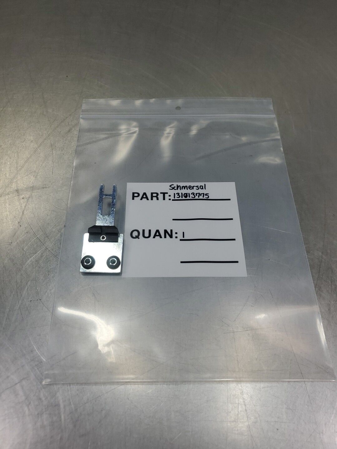 Schmersal 131013775 Standard Straight Actuator Key. 5E-38