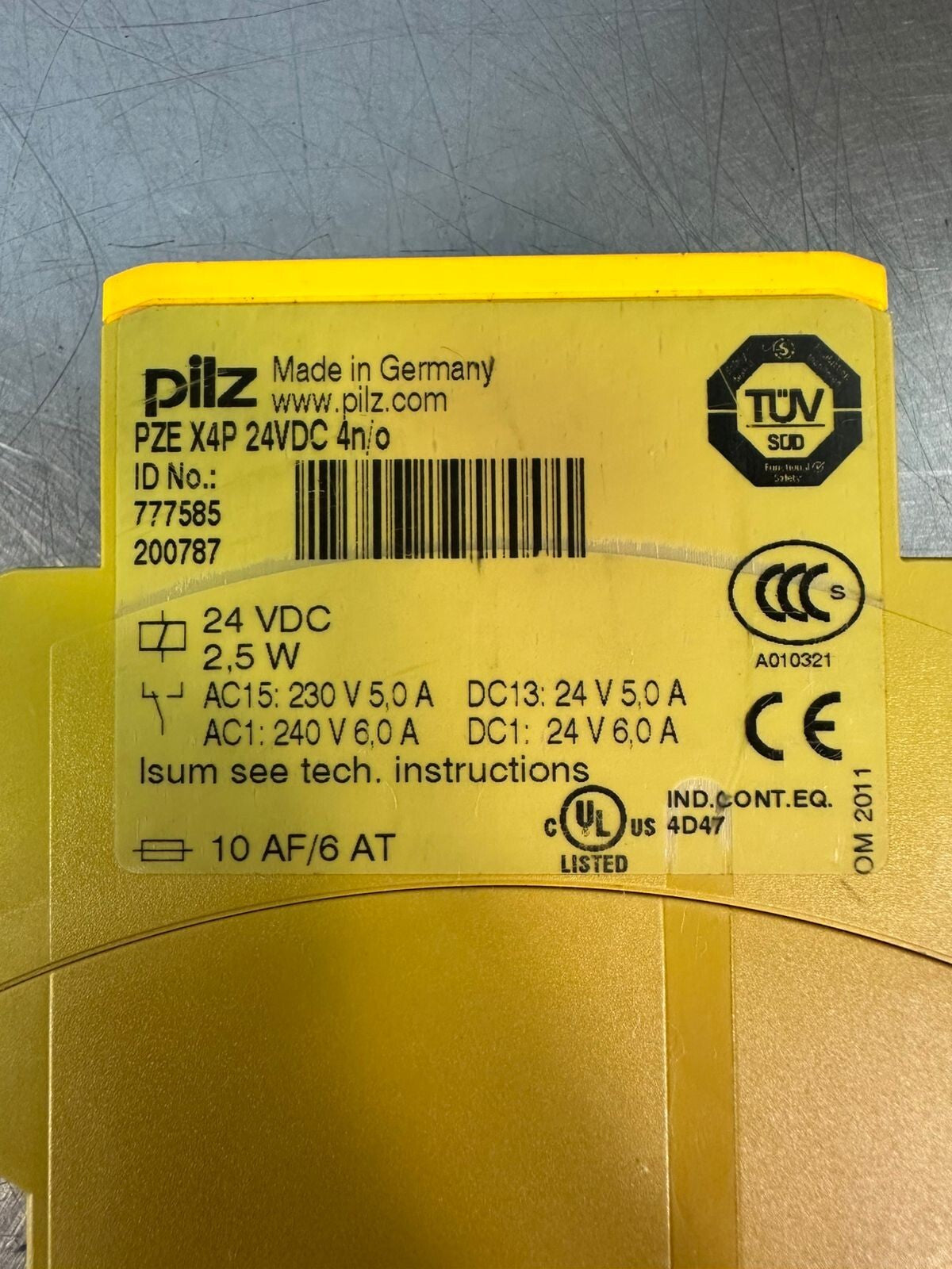 Pilz 777585 PZE X4P SAFETY RELAY 24VDC 4N/O 777585 (4.3.4)