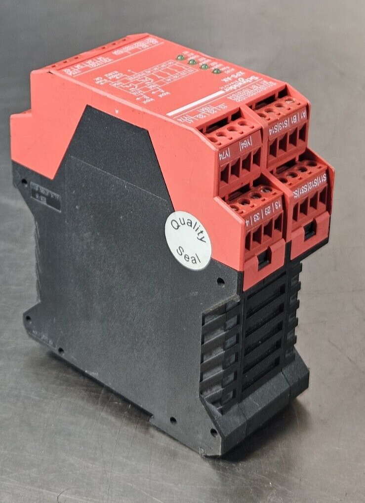Schneider Electric XPS-AK Safety Relay XPSAK311144P (BIN542)