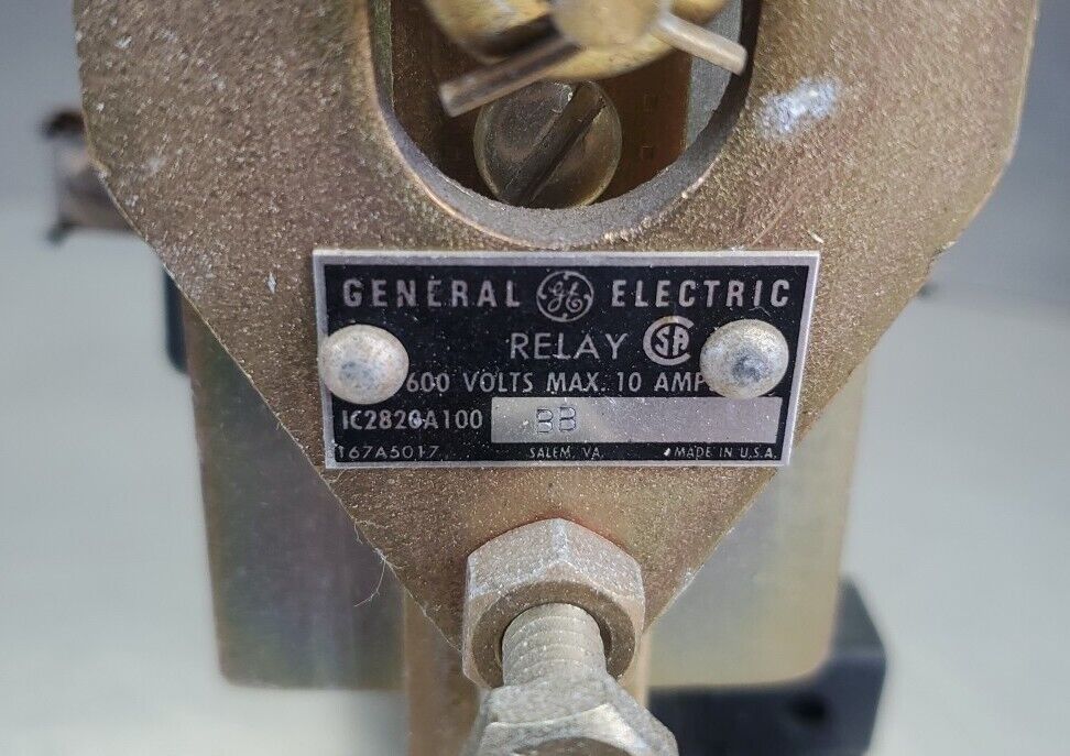General Eletric IC2820A100-BB 10Amp 600Volt Enclosed Relay. 4E-28