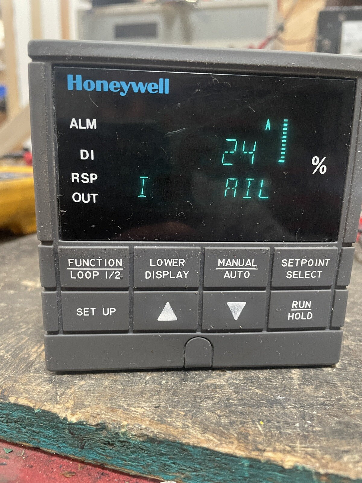 HONEYWELL 12 VA UDC 3300 CONTROLLER 90-250 VAC 50/60 Hz. @bin1.5.1