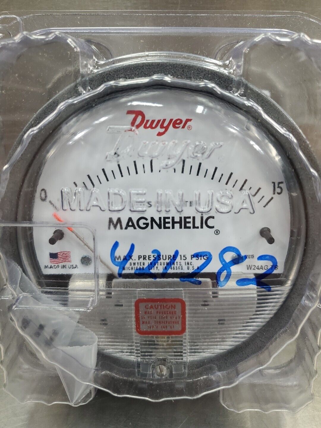 DWYER MAGNEHELIC W24AG TB PRESSURE GAUGE, 0-15 INCHES OF WATER. 6B-11