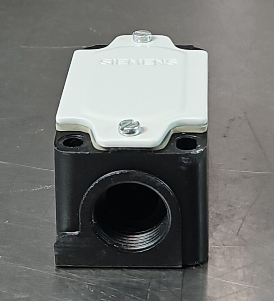 Siemens 3SE3 120-0B position switch limit switch Loc4C23