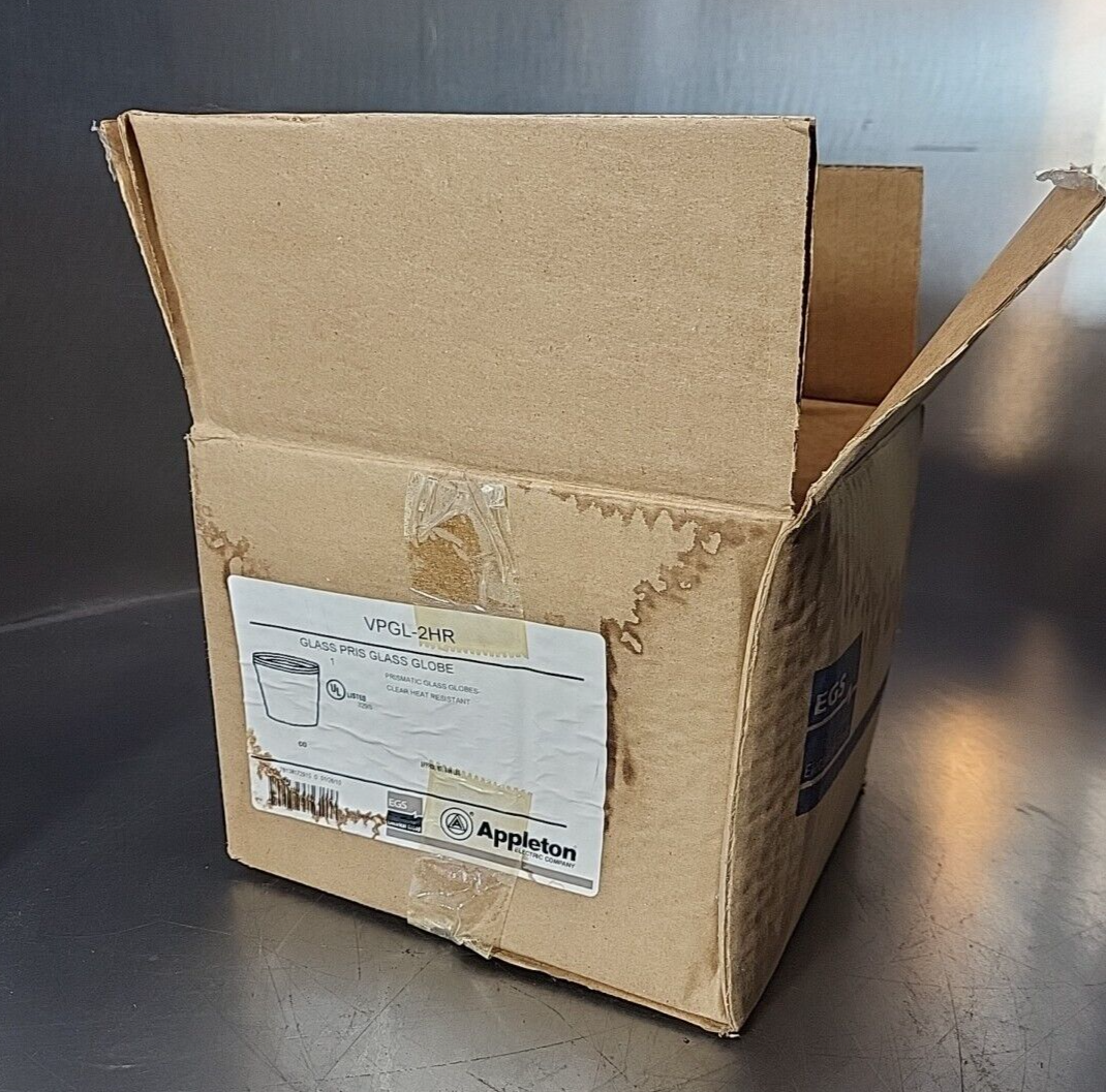 APPLETON VPGL-2HR PRIS GLASS GLOBE LIGHT FIXTURE Loc 4D 31