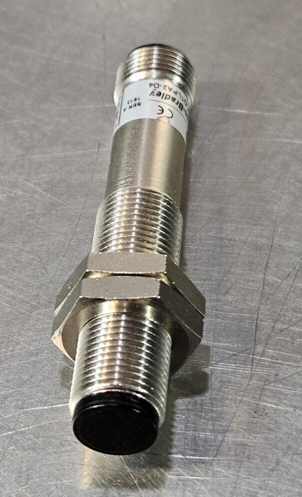 Allen Bradley 42CF-D1LPA2-D4 Cylindrical Sensor loc5E5(3)