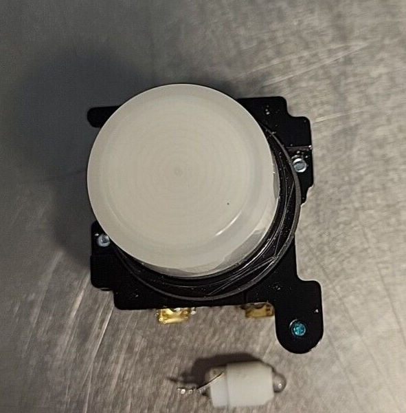Eaton E34TB120LWP06 Pushbutton 6/12V Bayonet Base White Led Bul. (BIN 4.5.4)