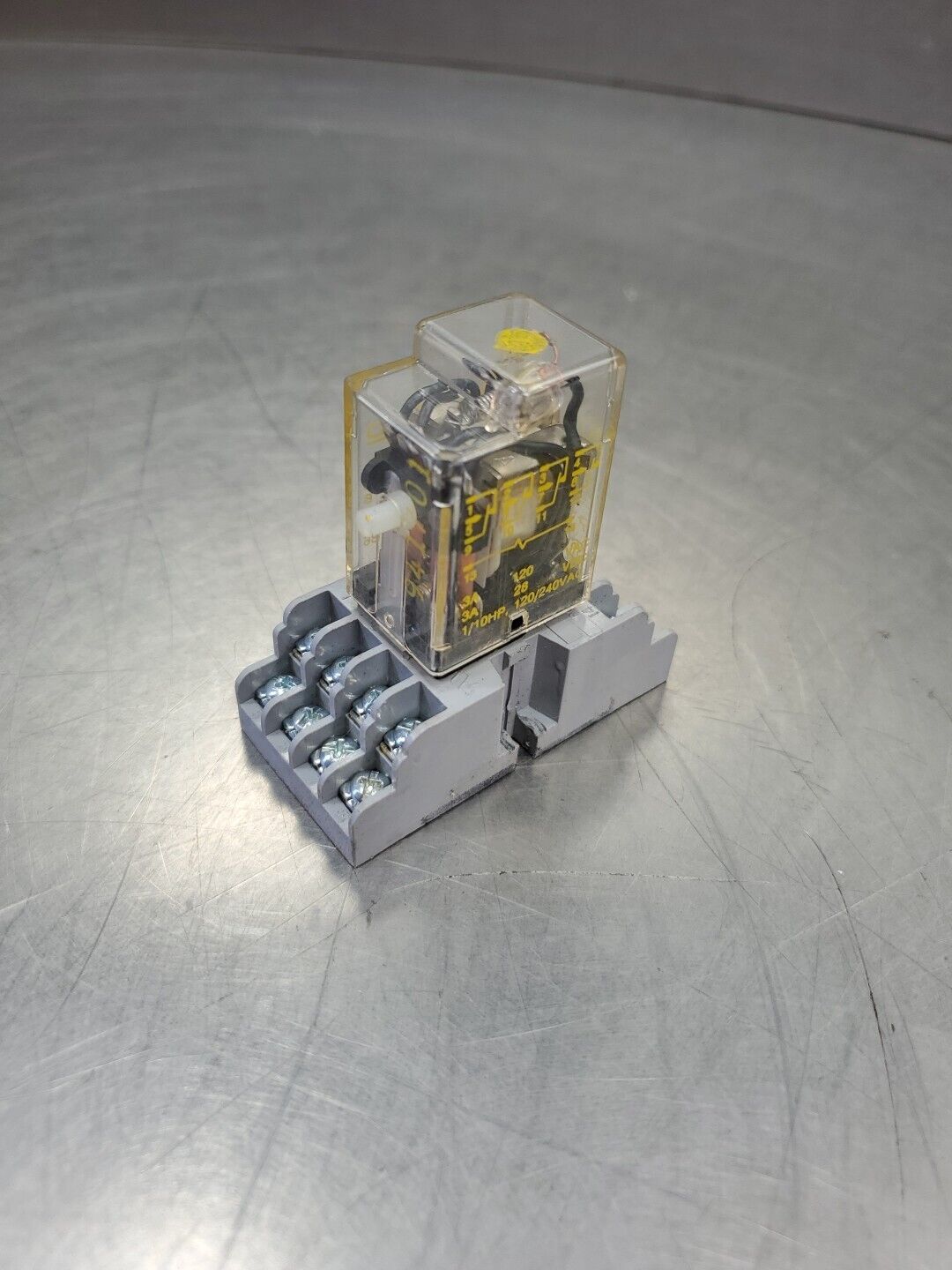 SQUARE D RS4M1P14V20 SER. B 120V RELAY w/9842 Base. 4D-35