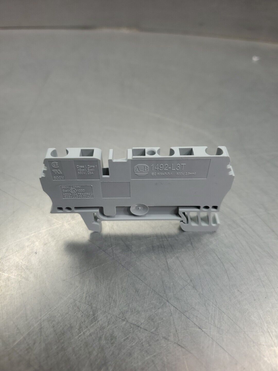 ALLEN BRADLEY 1492-L3T 800V 3-Wire Terminal. 4C-31