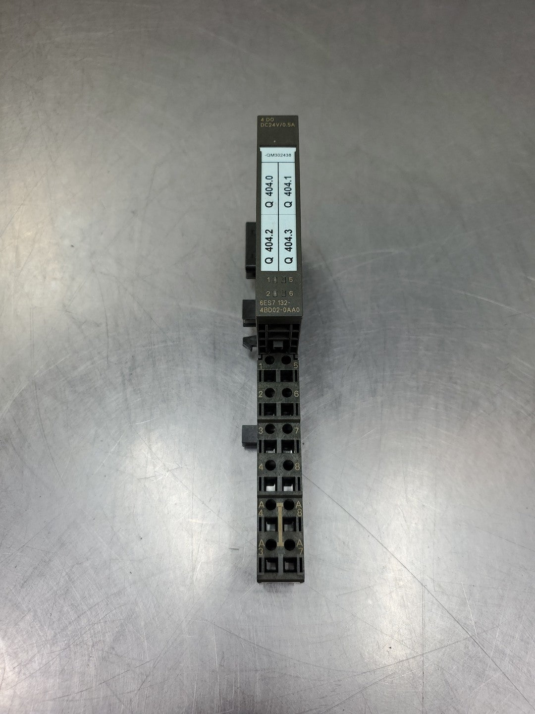 Siemens 6ES7132-4BD02-0AA0 Digital Output Module w/TM-E15C26-A1 Base. 3B-47