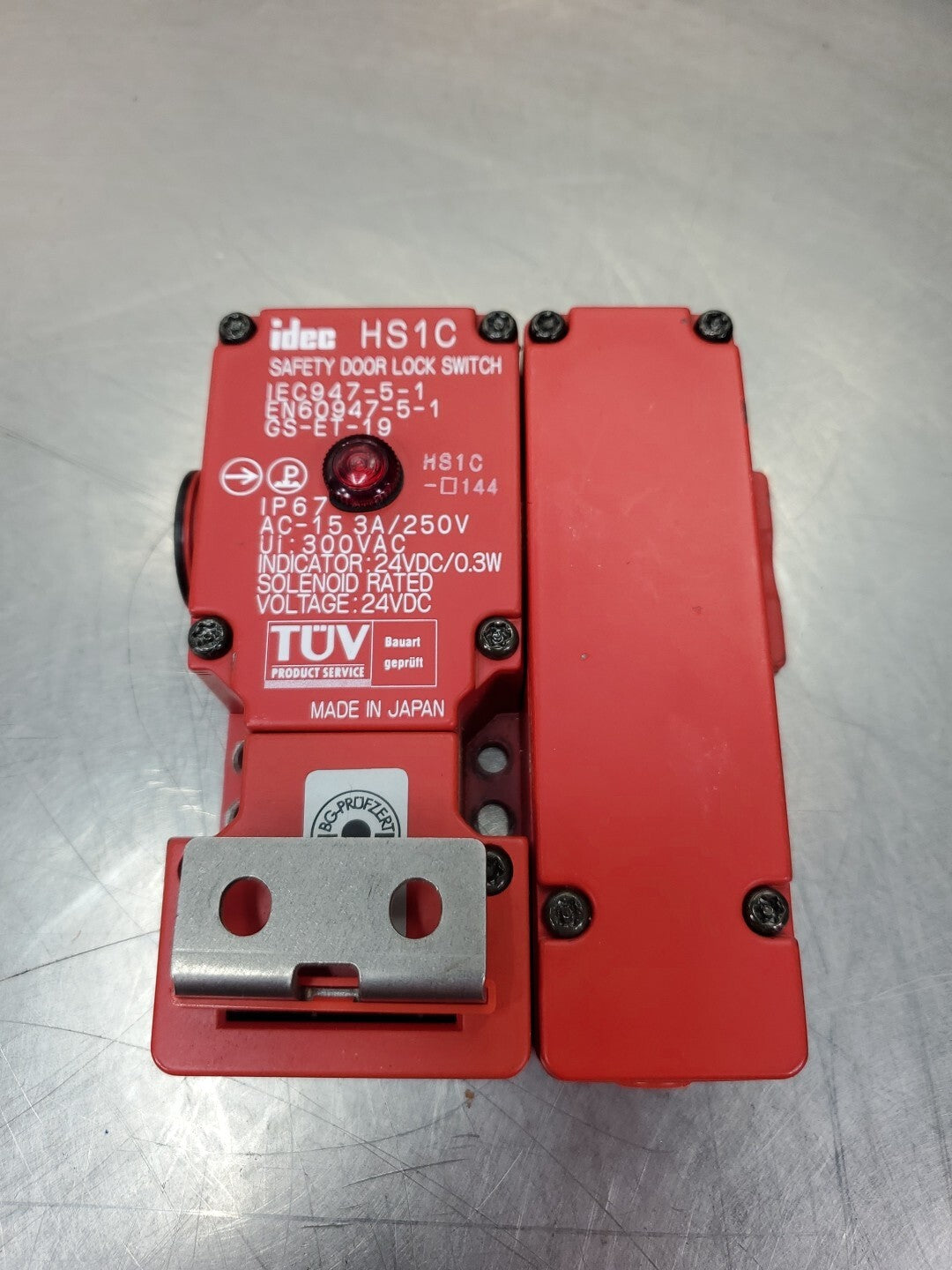 IDEC HS1C-144 (EN60947-5-1) Safety Door Lock Switch. 5E-7