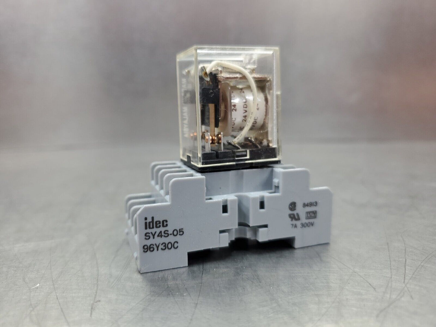 OMRON MY2 24VDC Relay w/Idec SY4S-05 Base. 4D-20
