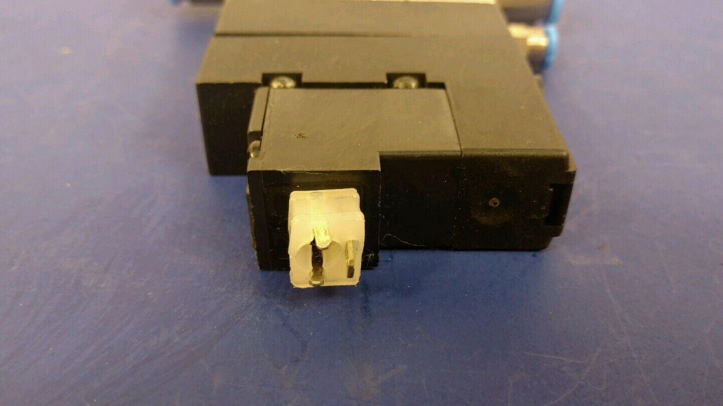 FESTO Solenoid Valve CPE18-M1H-5/3G-QS-8 (NEW no Box) AUC