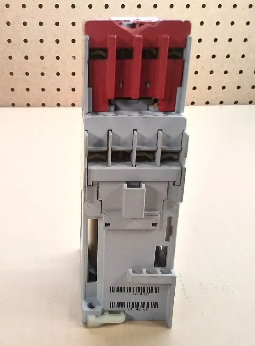 Allen Bradley 700-CF310Z /A Safety Control Relay with 100S-F /A 4E-6