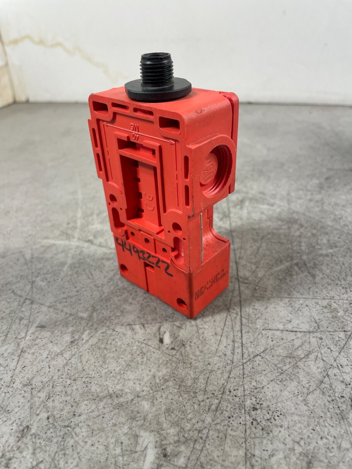 Allen-Bradley Guardmaster Trojan 5 Safety Universal Tongue Interlock Switch @2D