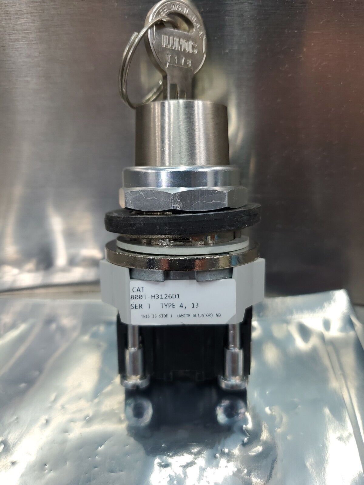 ALLEN BRADLEY 800T-H3126D1 Lock-Out Rotary Switch. 4A-2