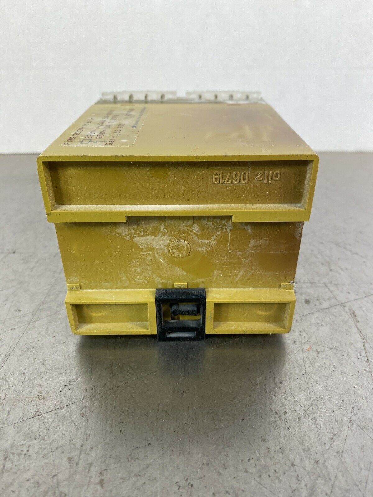 Pilz Thermistor Protection Relay 230V P1MS (230V). 3D-21