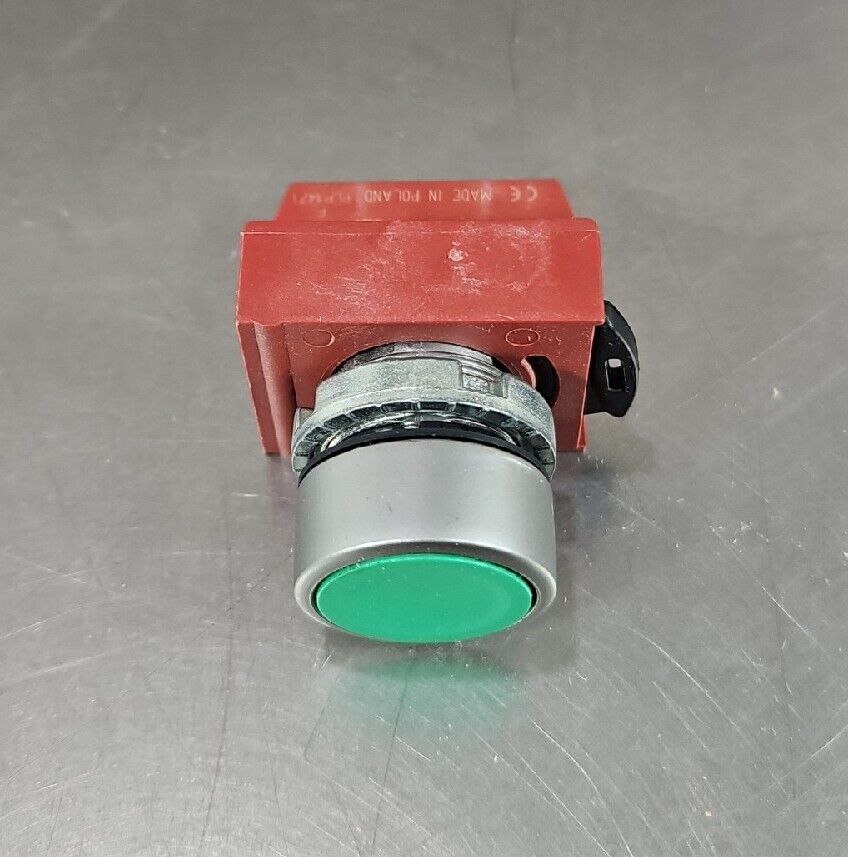 GE P9MPNVGN10N0. Green Lens Pushbutton Switch. Loc 4E-8