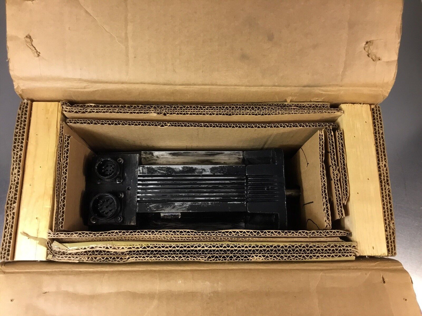 Allen-Bradley 1326AB-B410G-21-K4 /C Bulletin 1326 AC Servo Motor 1J