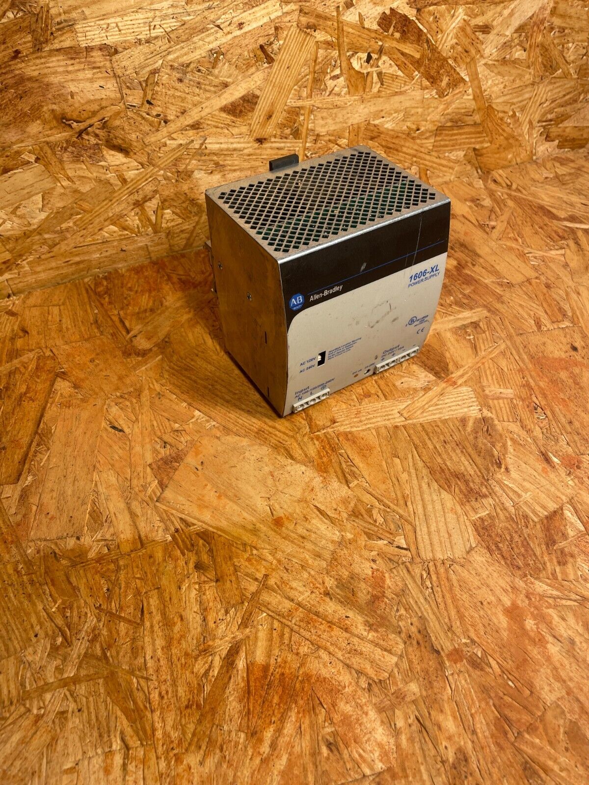 Allen-Bradley 1606-XL240E 24-28 VDC 10-A 240-W 1-Phase Power Supply @1E